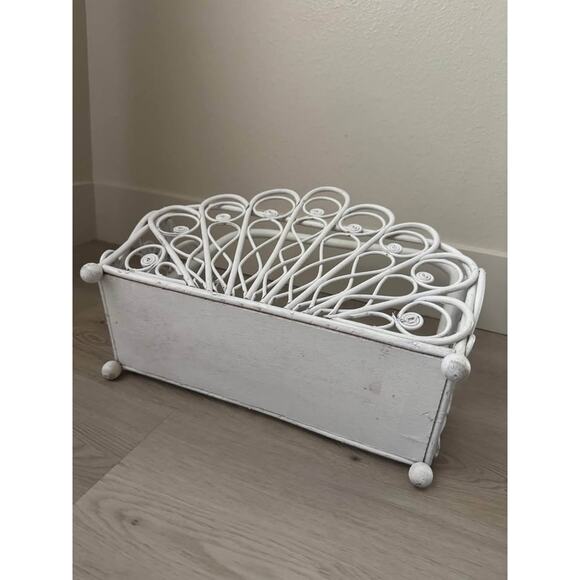 White Fiddlehead Bamboo MCM Hollywood Regency Magazine Rack - Picture 5 of 5